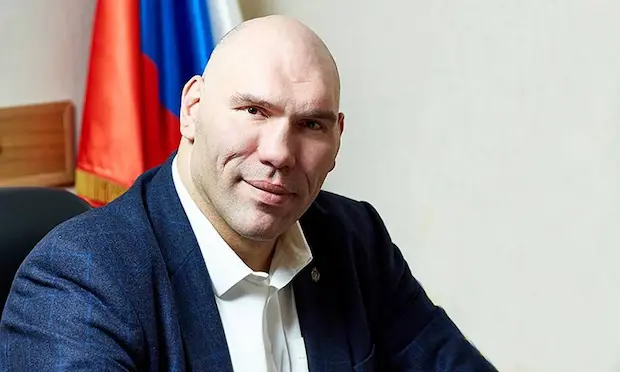В какое казино играет Николай Валуев?