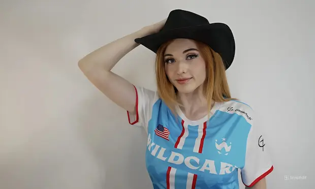 В какое казино играет Amouranth?