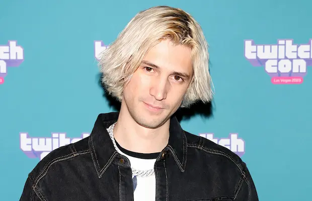 В какое казино играет xQc?