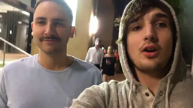 В какое казино играет MitchJones?